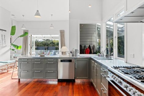 Photo of property in 93 Kuratawhiti Street, Greytown, 5794