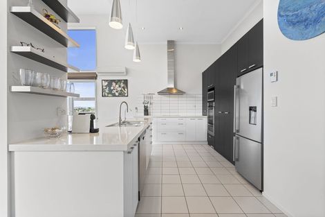 Photo of property in 60 Chesterfield Way, Orewa, 0931