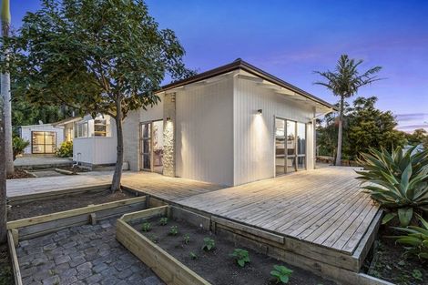 Photo of property in 5 Rakino Avenue, Manly, Whangaparaoa, 0930
