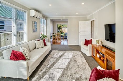 Photo of property in 33 Gibson Crescent, Naenae, Lower Hutt, 5011