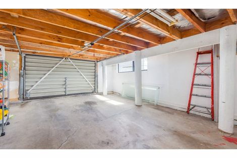 Photo of property in 2/24 Sunnyside Road, Sunnyvale, Auckland, 0612