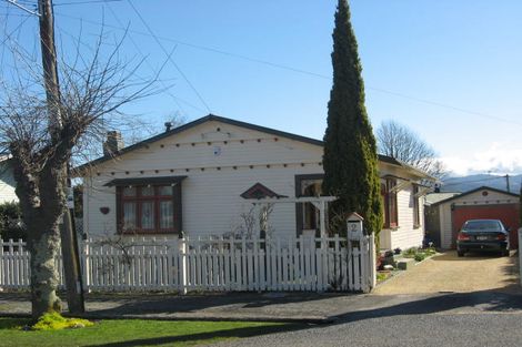 Photo of property in 2 Garrison Street, Carterton, 5713