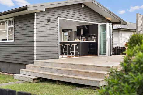 Photo of property in 1/6 Mcleod Road, Weymouth, Auckland, 2103