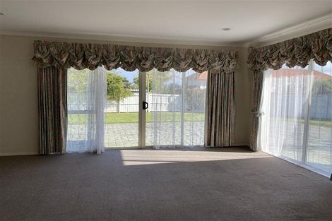 Photo of property in 11 Santa Ana Drive, Shamrock Park, Auckland, 2016