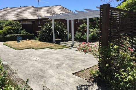 Photo of property in 21 Brockhall Lane, Avonhead, Christchurch, 8042