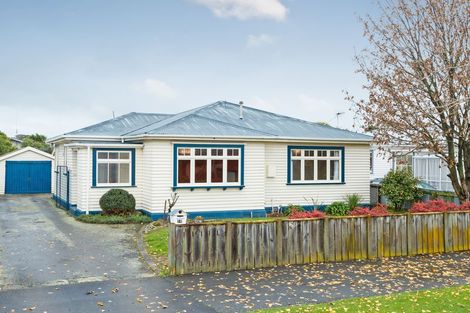 Photo of property in 16 Burns Avenue, Takaro, Palmerston North, 4412