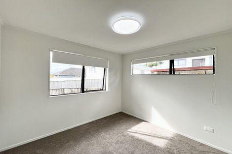 Photo of property in 1/219 Glenfield Road, Hillcrest, Auckland, 0627