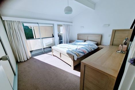 Photo of property in 2/42 Knightsbridge Drive, Forrest Hill, Auckland, 0620