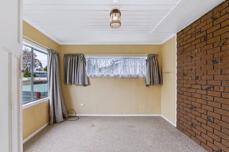 Photo of property in 12 Mills Street, Eltham, 4322