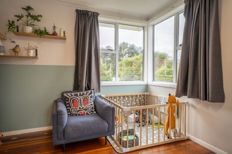 Photo of property in 32 Davidson Crescent, Tawa, Wellington, 5028