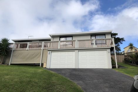 Photo of property in 32 Exeter Place, Unsworth Heights, Auckland, 0632