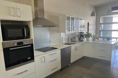 Photo of property in 2/25 Home Street, Mount Victoria, Wellington, 6011