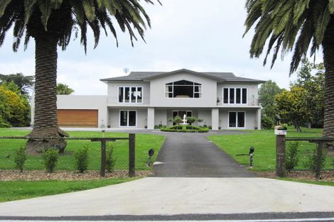Photo of property in 873 Waitakere Road, Kumeu, 0891