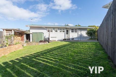 Photo of property in 36 Batchelor Street, Newlands, Wellington, 6037