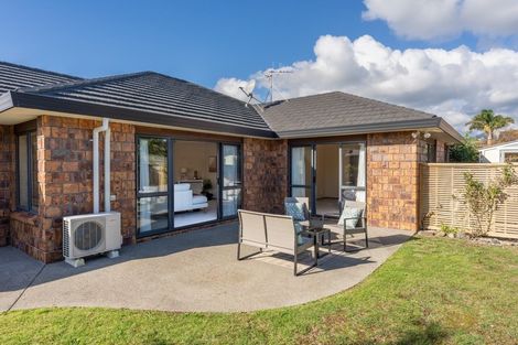Photo of property in 98 Guildford Drive, Paraparaumu Beach, Paraparaumu, 5032