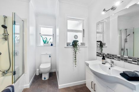 Photo of property in 53a Elizabeth Street, Waikanae, 5036