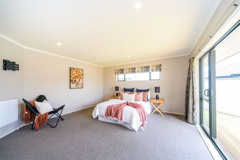 Photo of property in 2 Varsity Heights, Fitzherbert, Palmerston North, 4410