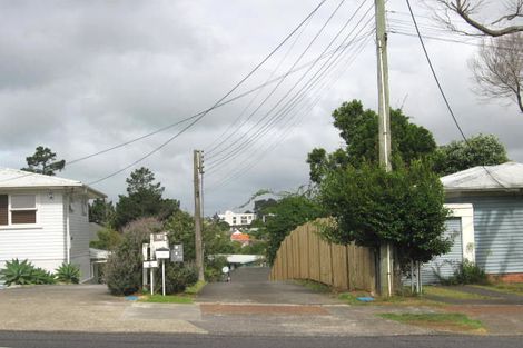 Photo of property in 2/39 Sunnynook Road, Forrest Hill, Auckland, 0620