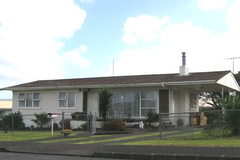 Photo of property in 31 Kirrie Avenue, Te Atatu South, Auckland, 0610