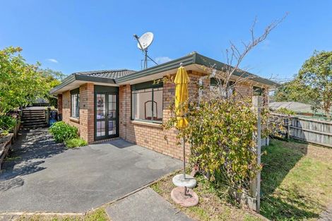 Photo of property in 21 Ginders Drive, Massey, Auckland, 0614