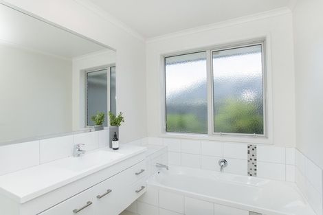 Photo of property in 25 Gwyneth Place, Riverdale, Gisborne, 4010