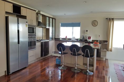 Photo of property in 2 Graham Collins Drive, Windsor Park, Auckland, 0632