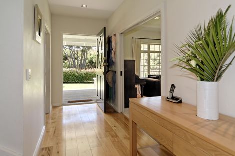 Photo of property in 33 Cochran Road, Oratia, Auckland, 0604