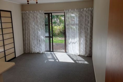 Photo of property in 15 Waiohua Road, Greenlane, Auckland, 1061