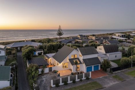 Photo of property in 113 Field Way, Waikanae Beach, Waikanae, 5036