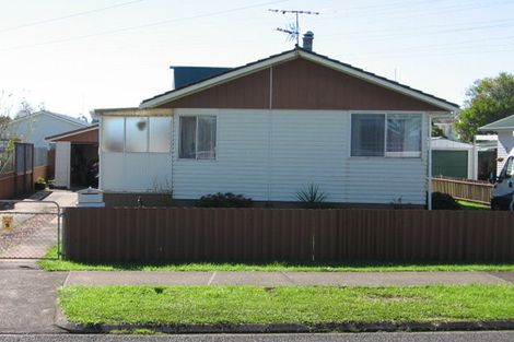 Photo of property in 62 Edgewater Drive, Pakuranga, Auckland, 2010