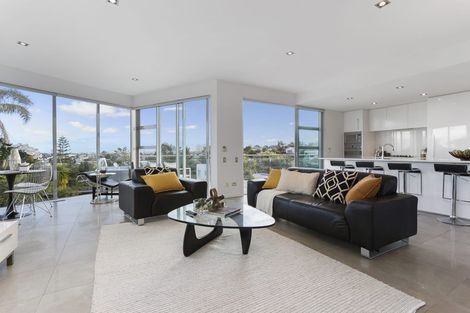 Photo of property in 32a Parr Terrace, Castor Bay, Auckland, 0620