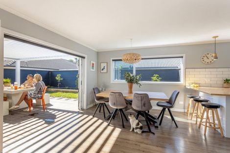 Photo of property in 28 Araroa Place, Papamoa Beach, Papamoa, 3118