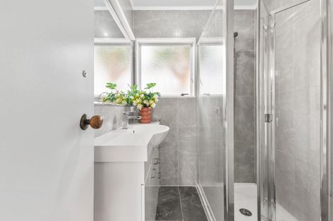 Photo of property in 2/39 Bayview Road, Bayview, Auckland, 0629