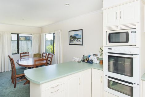 Photo of property in 4 Coulston Place, Riverdale, Gisborne, 4010