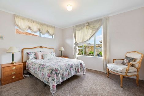Photo of property in 25 Fernbrook Close, Burswood, Auckland, 2013