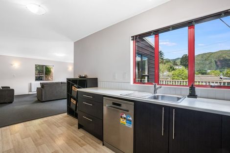 Photo of property in 7 Lowry Crescent, Stokes Valley, Lower Hutt, 5019