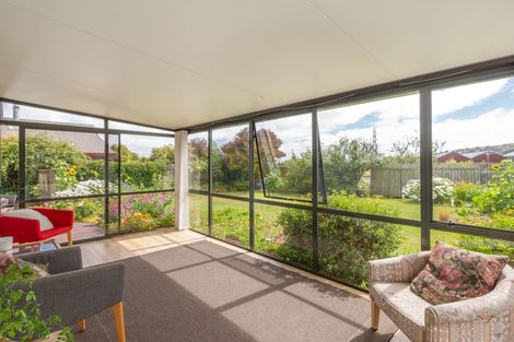 Photo of property in 11 Warner Place, Heathcote Valley, Christchurch, 8022