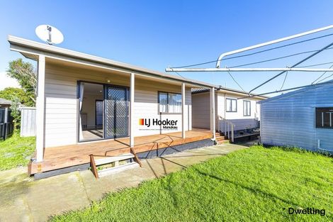 Photo of property in 18 Dungarvon Place, Clendon Park, Auckland, 2103