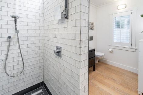 Photo of property in 84 The Esplanade, Houghton Bay, Wellington, 6023