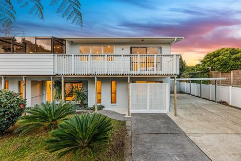 Photo of property in 18 Outlook Road, Greenhithe, Auckland, 0632