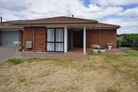 Photo of property in 52 Grosvenor Gardens, Flagstaff, Hamilton, 3210