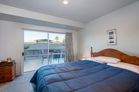 Photo of property in 11 Ellangowan Road, Waiake, Auckland, 0630