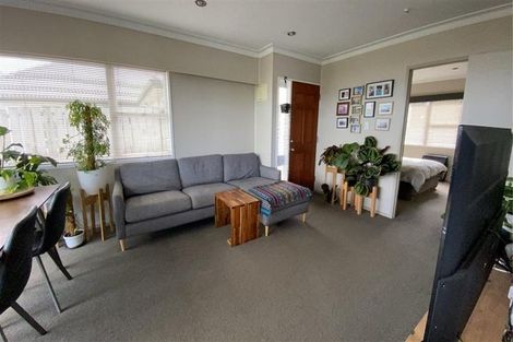 Photo of property in 73a Target Road, Totara Vale, Auckland, 0629