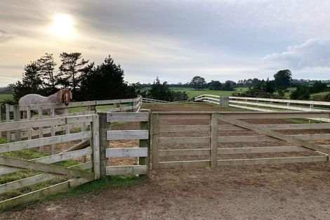 Photo of property in 1375 Carrington Road, Hurworth, New Plymouth, 4371