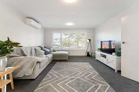 Photo of property in 24 Cobham Crescent, Kelston, Auckland, 0602