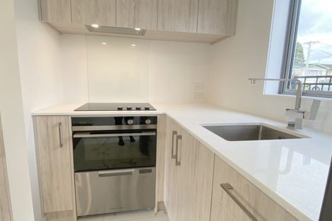 Photo of property in 2/7 Flanshaw Road, Te Atatu South, Auckland, 0610