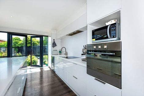 Photo of property in 150 Beach Road, North New Brighton, Christchurch, 8083