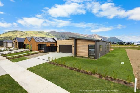 Photo of property in 17 Packer Road, Wanaka, 9382