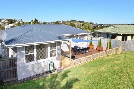 Photo of property in 17 Springtime Crescent, Stanmore Bay, Whangaparaoa, 0932