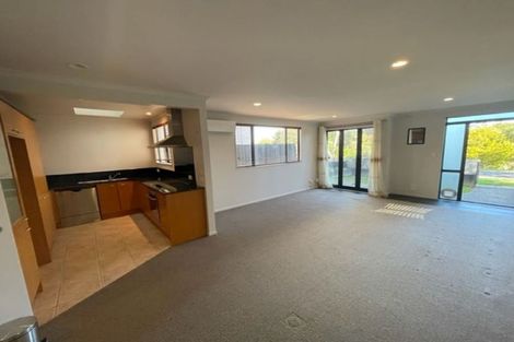 Photo of property in 2/27 Kellaway Drive, East Tamaki, Auckland, 2013